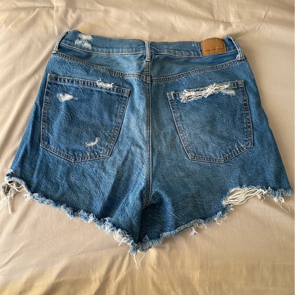 American Eagle Highest Rise 90s Boyfriend Jean Shorts, Size 12 - Picture 2 of 4